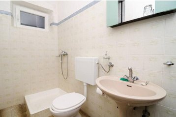 Chorwacja Privát Pomena, Zewnątrz